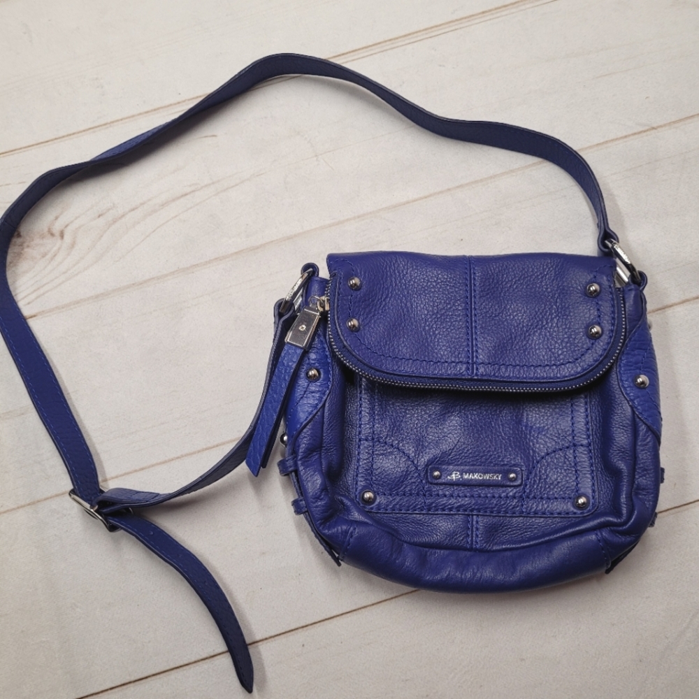 EUC B. Makowsky blue leather crossbody saddlebag purse